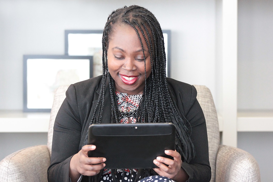 women uses FreeConference.com as perfect non profit app on her tablet 
