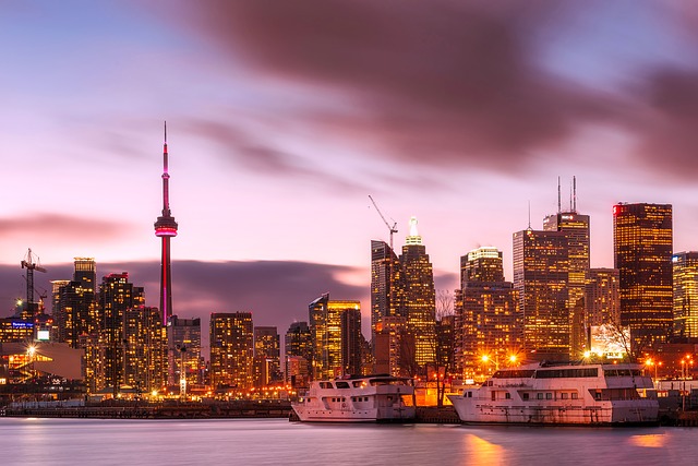 Toronto ilu aarin ilu skyline ni harbourfront