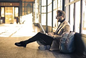 guy-airport-laptop