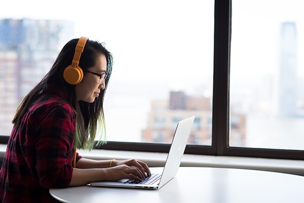 girl-laptop