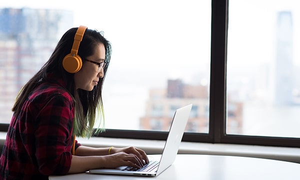 girl-laptop